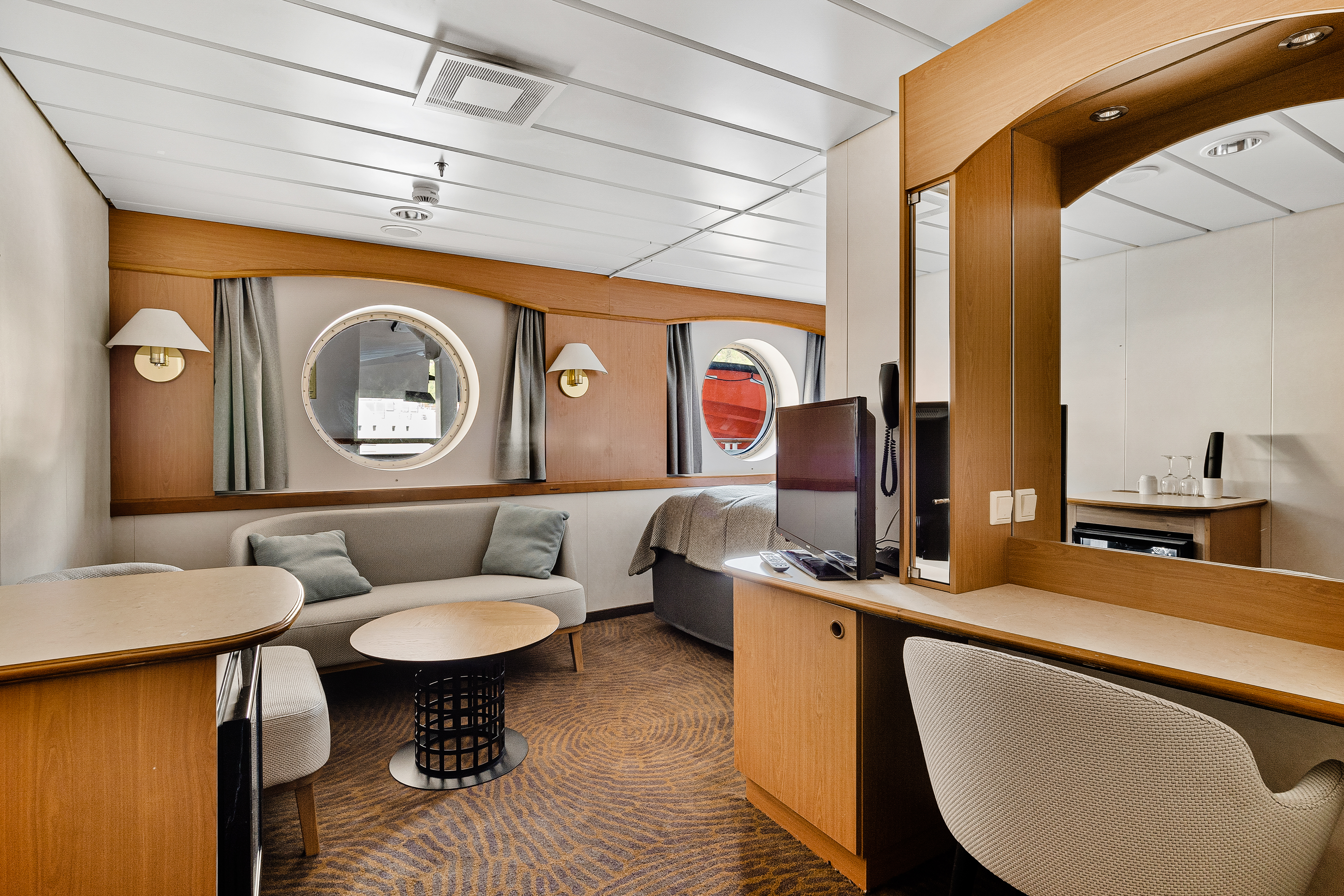 Arctic Superior | Large double on middle deck with window (restricted view)